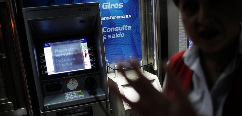 Los cajeros automáticos en cifras: Chilenos realizan en promedio cuatro giros al mes