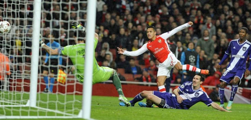 Alexis Sánchez supera a otros ídolos de Arsenal FC tras su brillante inicio de temporada