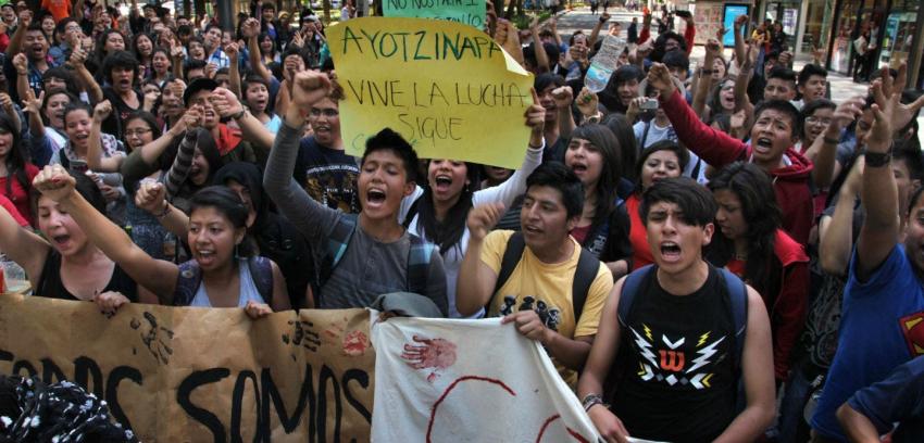Chileno es detenido en México mientras protestaba por los 43 estudiantes desaparecidos