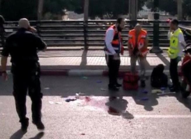 [T13] Dos israelíes mueren tras ser atacados con cuchillos por palestinos