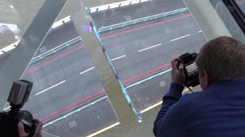 [VIDEO] Londres se suma al turismo de vértigo: el Puente de la Torre ahora tiene piso de vidrio