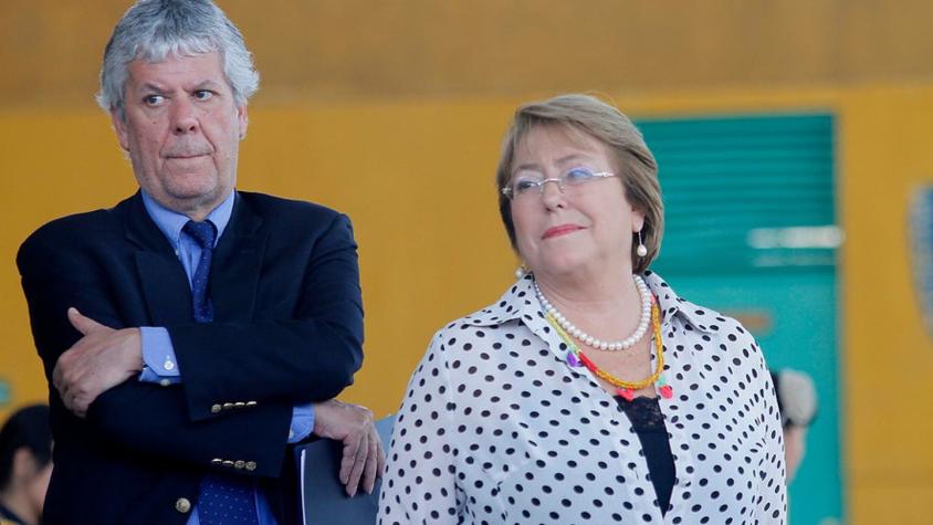 [T13 TARDE] Presidenta Bachelet entrega respaldo a ministro Eyzaguirre