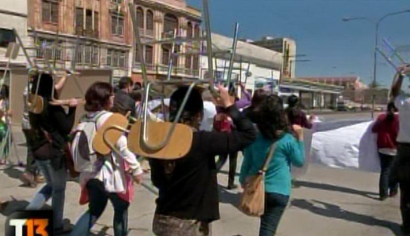 [T13] Profesores de Valparaíso marcharon en rechazo a respuestas del gobierno a agenda corta