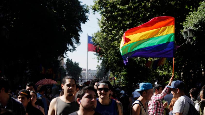 [T13Tarde] Miles de personas se suman a la “Gay Parade Chile, Open Mind Fest”