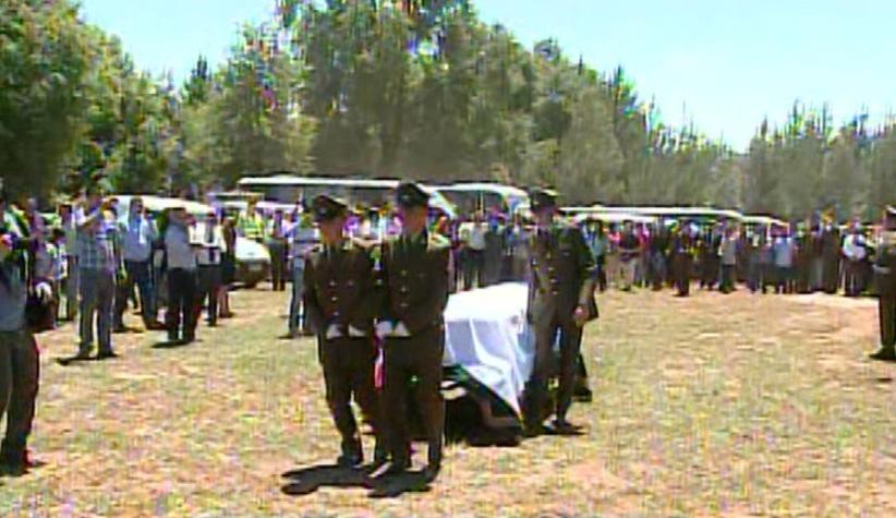 [T13] Familiares y amigos despidieron a cabo de Carabineros asesinado en Cañete