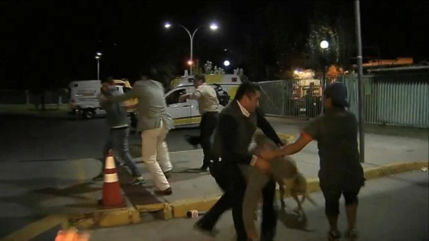 [T13 AM] Equipo de T13 Noche es agredido por banda en Hospital San José