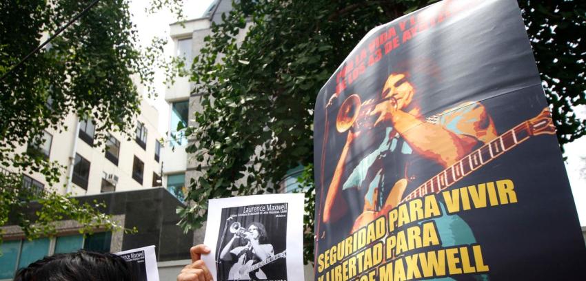 [FOTOS] Protestas en el frontis de la embajada de México por detención de chileno
