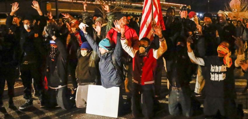 Activistas estadounidenses condenan fallo en Ferguson: “No nos detendrá”