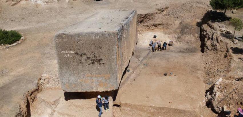 Descubren el bloque de piedra antiguo más grande del mundo