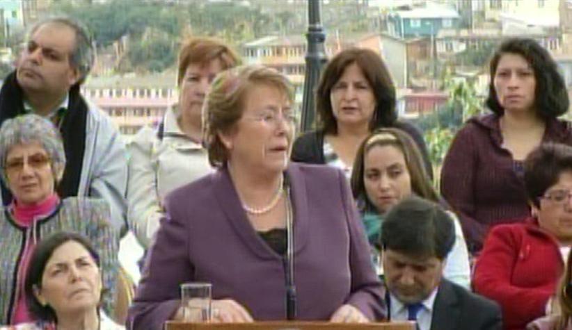 [T13] Presidenta Bachelet visitó Valparaíso para entregar subsidios por incendio