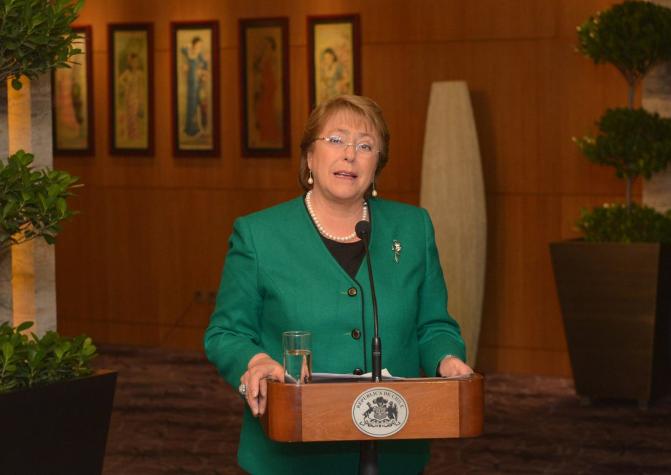 Constitución: Bachelet anuncia proceso "Legítimo e institucional"