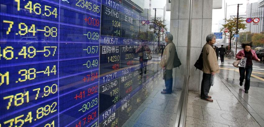 Bolsa de Shangai cae 5% y arrastra a la baja a otros mercados en Asia