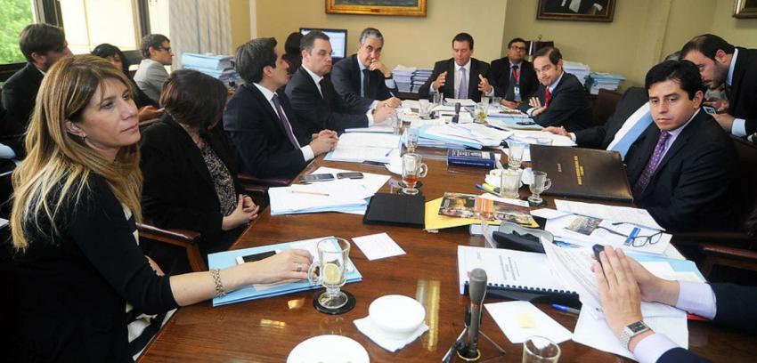 Comisión de Constitución inicia revisión de 159 indicaciones a reforma al binominal