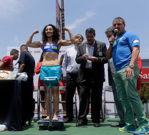 [FOTOS] “Crespita” Rodríguez se realizó el pesaje oficial para la defensa de su título