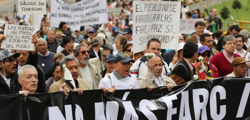 Colombianos marchan en protesta por eventual "amnistía" para las FARC