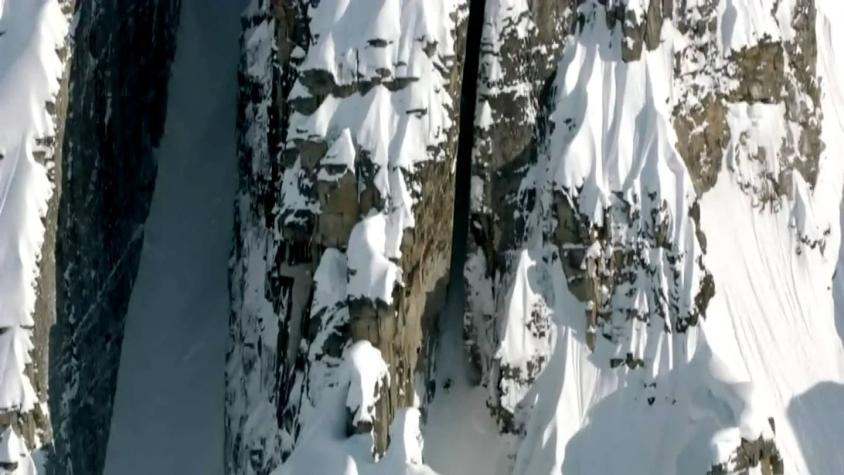 [VIDEO] Por una grieta a 112 Km/h: éste es el mejor descenso en ski de 2014