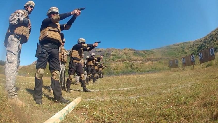 [VIDEO] El entrenamiento militar de los guardias del aeropuerto de Santiago