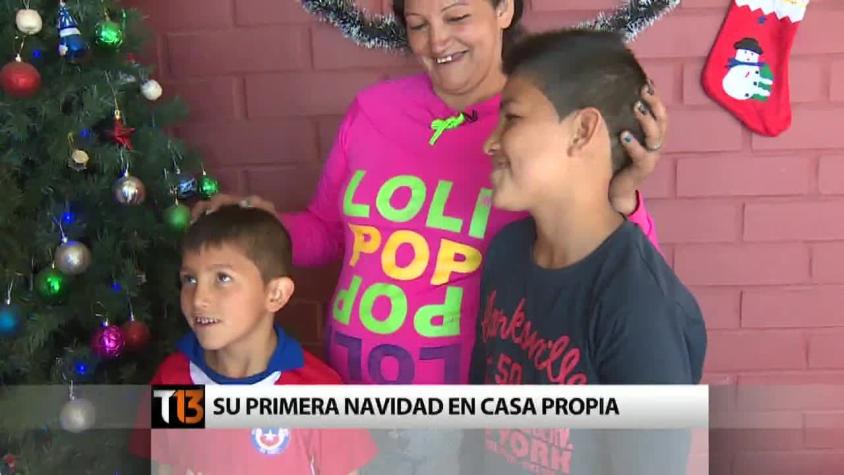 Familias de Lo Espejo cumplen el sueño de la "casa propia" festejando la Navidad