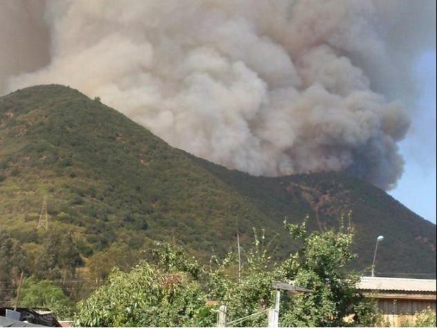 Onemi decreta alerta roja en Quilpué y Villa Alemana por incendio forestal