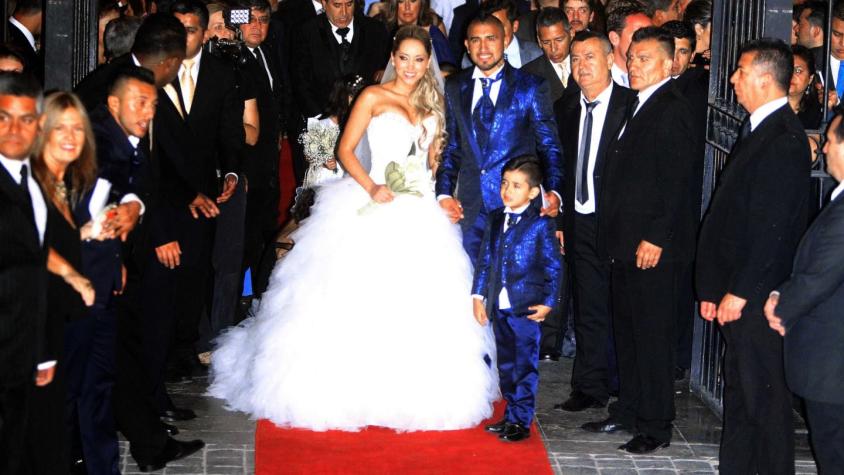 Llegada de la Pdta. Bachelet y astros del fútbol marcan la "boda de ensueño" de Vidal