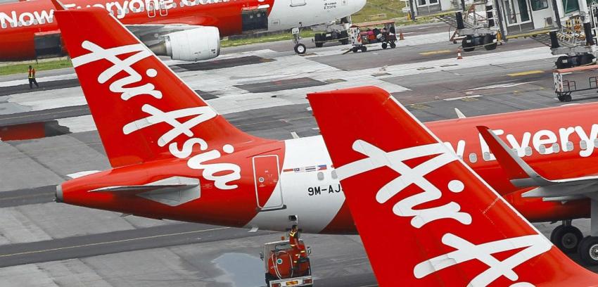 Desaparece avión de AirAsia que volaba de Indonesia a Singapur con 162 personas a bordo