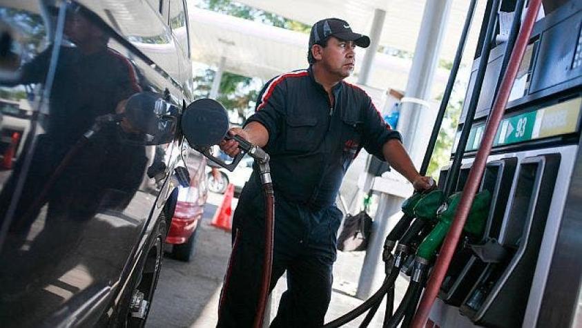 Precio de las bencinas caerá hasta $25 por litro desde este jueves