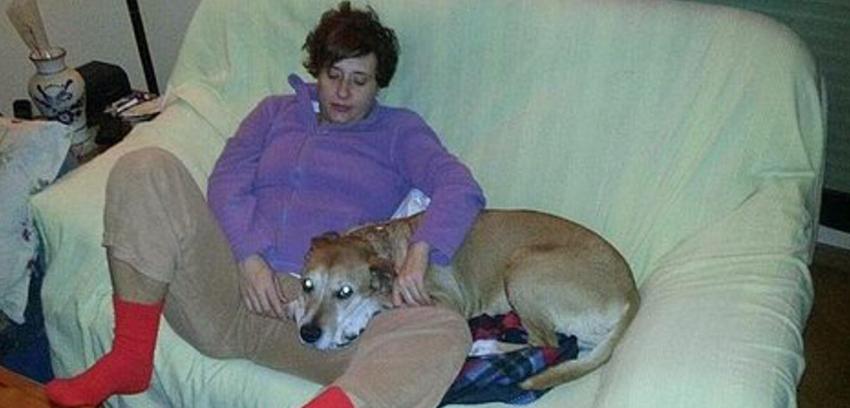 Enfermera curada de ébola en España cuyo perro fue sacrificado, adopta nueva mascota
