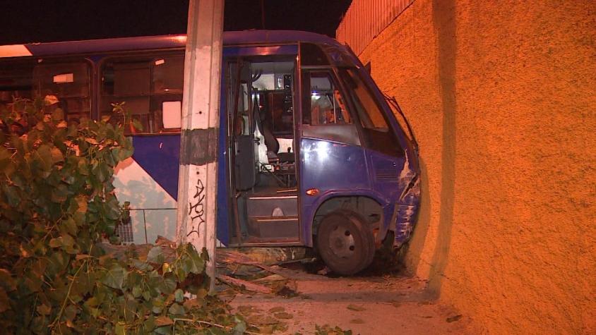 Atropello de microbus deja cinco heridos en La Pintana y otras noticias policiales