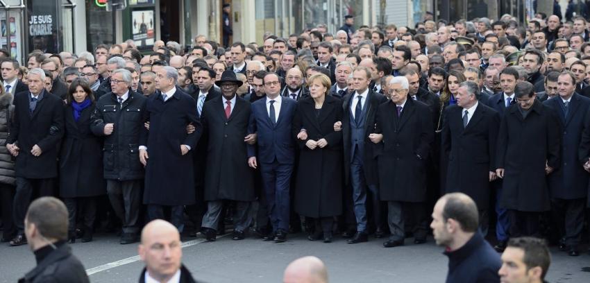 Obama recibe duras críticas por no haber asistido a marcha de París