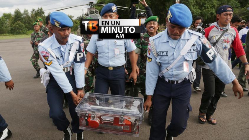 [VIDEO] #T13enunminuto: Recuperan caja negra del avión de AirAsia y otras noticias