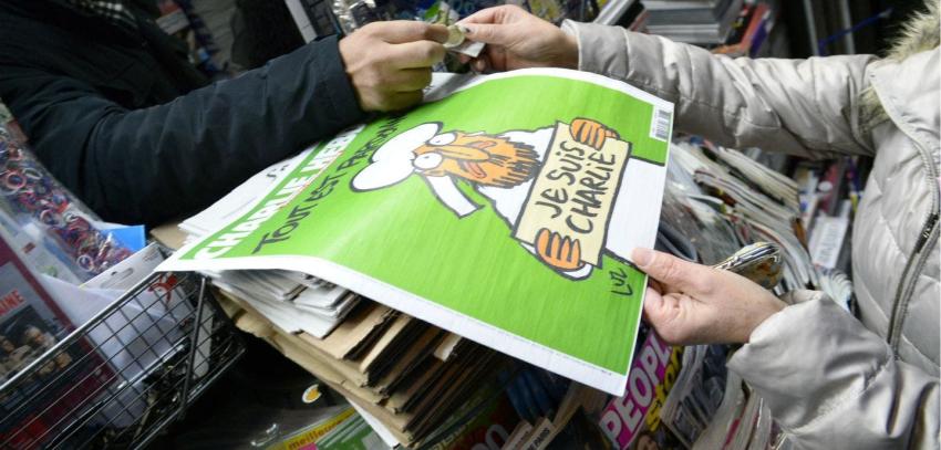 Charlie Hebdo "vuela" de los kioscos en Francia en relanzamiento tras atentado