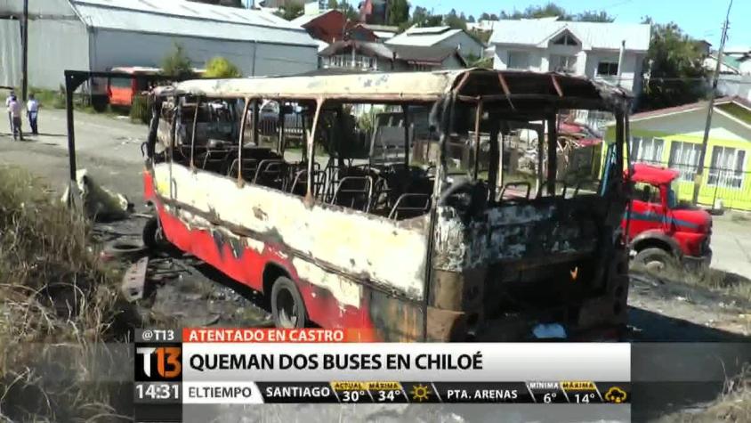[T13 Tarde] Atentado en Castro deja un hombre con riesgo vital y dos buses quemados