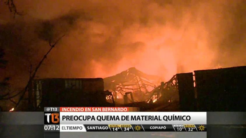 Controlan incendio en fábrica de productos químicos en San Bernardo