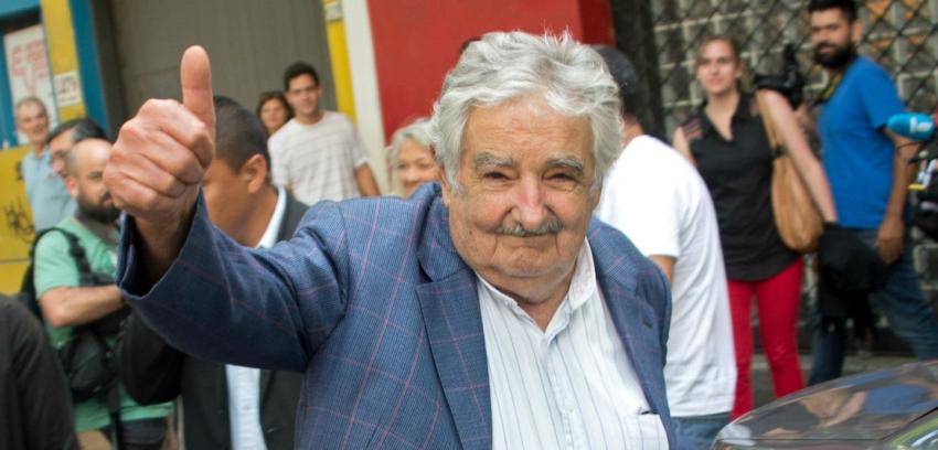 Estaba "haciendo dedo" en la ruta.... y lo llevó el Presidente Mujica
