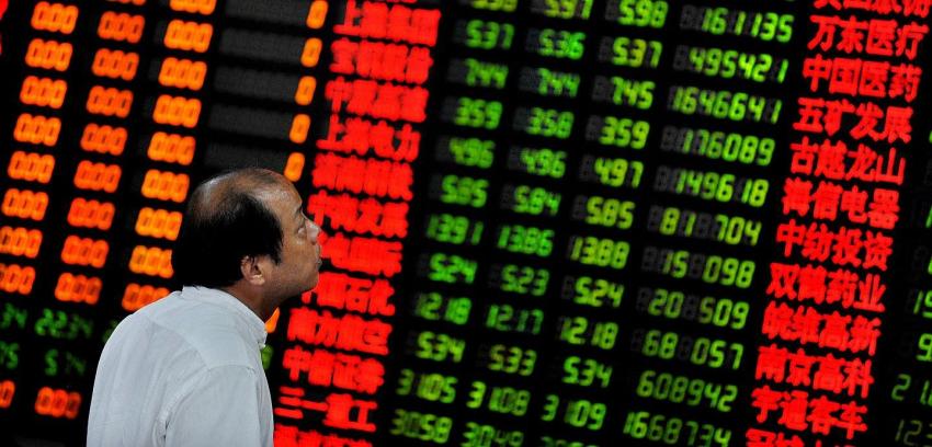 Bolsa de China cae casi 8% y anota su mayor baja desde junio de 2008