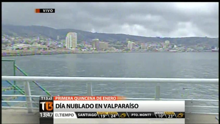 [T13 Tarde] Vaguada costera no impide llegada masiva de turistas a Valparaíso