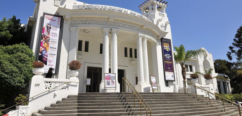 Gobierno firma proyecto que extiende concesiones de casinos municipales