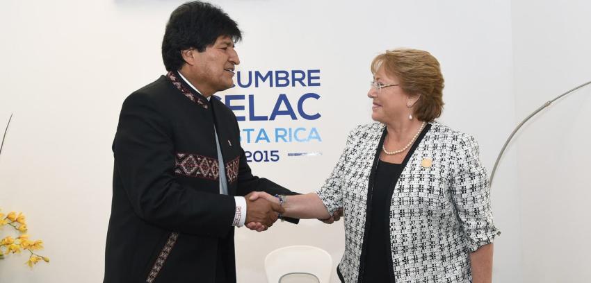 Bachelet sostiene sorpresiva reunión bilateral con Evo Morales en cumbre Celac