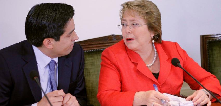 Peñailillo y vacaciones de Bachelet: "Está muy atenta a lo que pasa en el país"