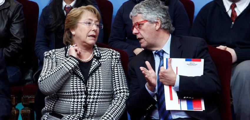 Bachelet anuncia millonario aumento de recursos para útiles escolares