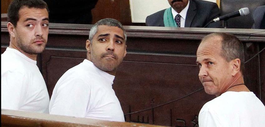 Egipto expulsa a periodista australiano de Al Jazeera condenado a prisión
