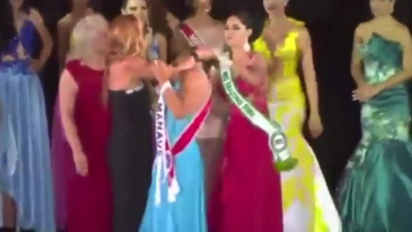 [VIDEO] Polémica en Miss Amazonas: concursante le quita corona a ganadora