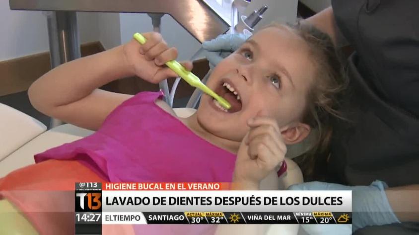 Higiene bucal en el verano: cómo hacer que los niños no olviden cepillarse los dientes
