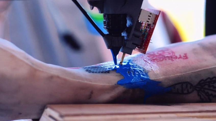 [VIDEO] Franceses crean máquina de tatuajes en base a impresora 3D