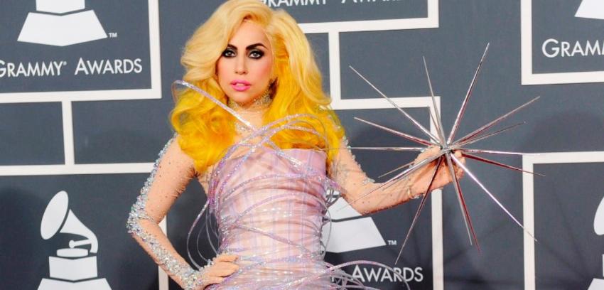 FOTOS] 15 de los peores vestidos en la historia de los Grammy | T13