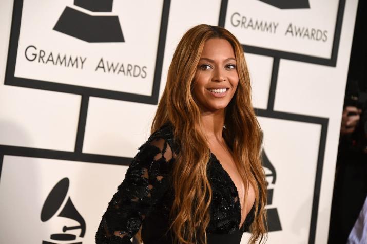 Filtran imágenes sin retocar de Beyoncé para campaña publicitaria