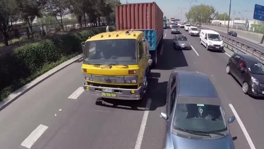 [VIDEO] Drone registra su propia caída en autopista chilena