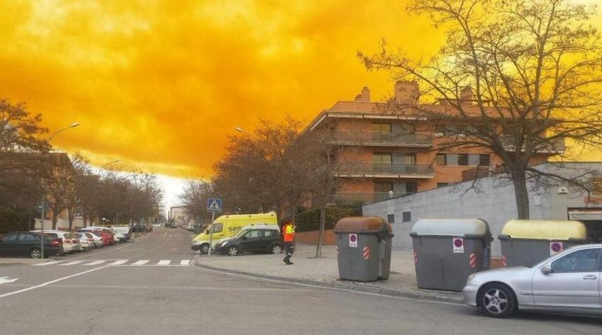 [VIDEO] Explosión generó nube tóxica en Barcelona