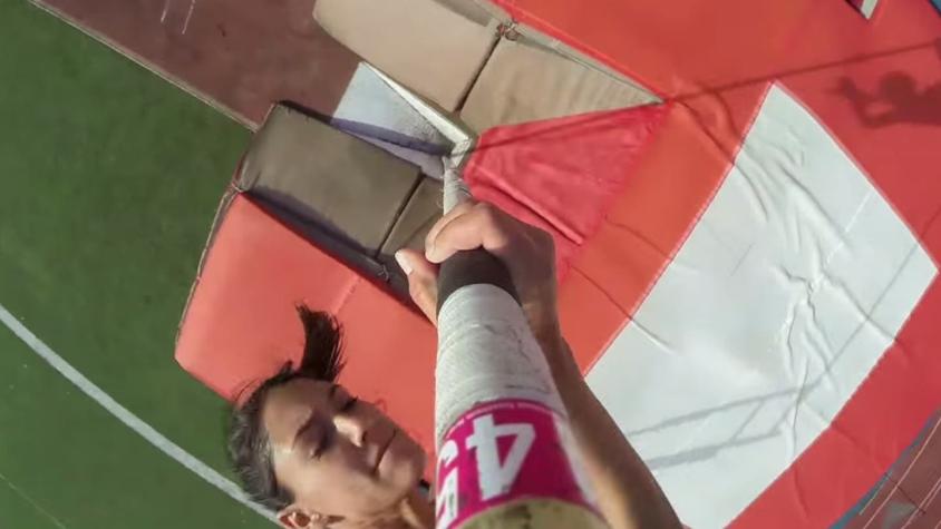 [VIDEO] Revive el salto en garrocha de una atleta en primera persona