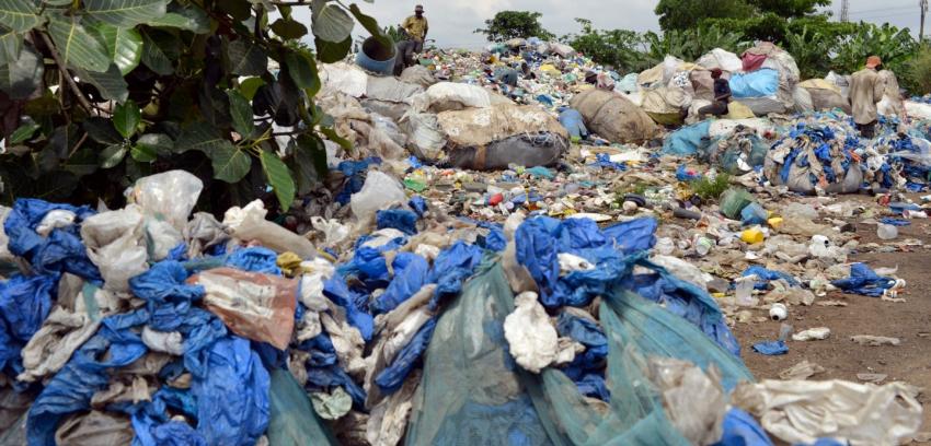 Revelan que ocho millones de toneladas de plástico llegan a los océanos cada año